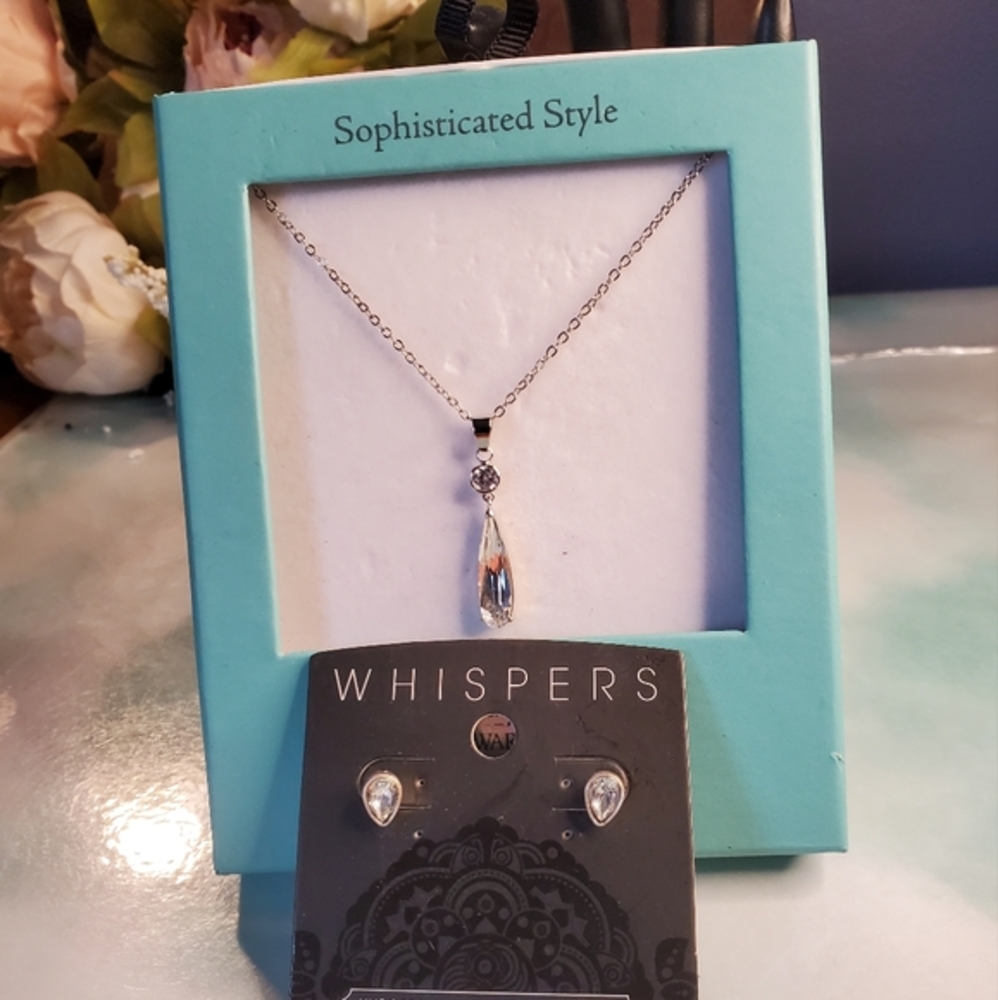 💖 Teardrop silvertone 16" necklace with Whispers  crystal stud earrings